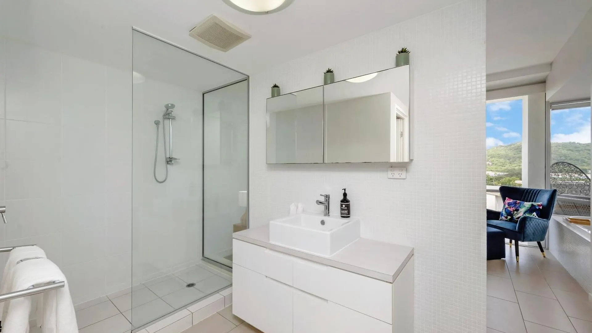 Holiday home Tropical Retreat - 1406 Apartment Nelly Bay Australia